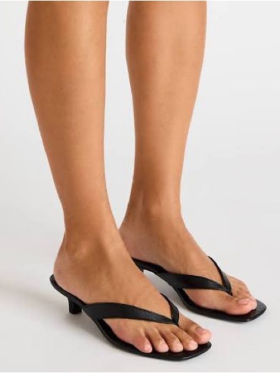 Steve Madden Shoes - Steve Madden Tracie Black Leather Kitten Heel Thong Sandals